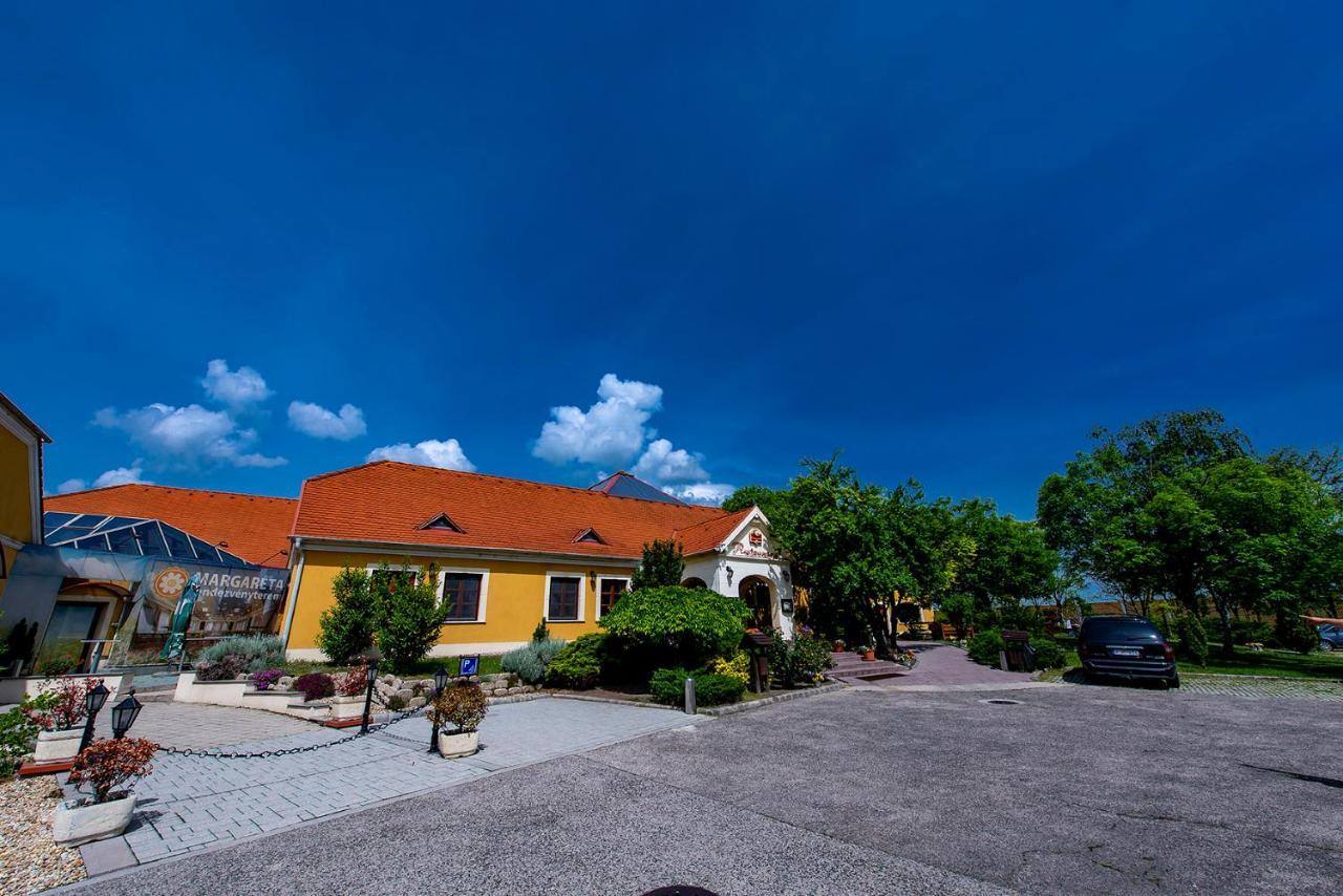Gastland M0 Hotel & Conference Center Szigetszentmiklós Eksteriør bilde