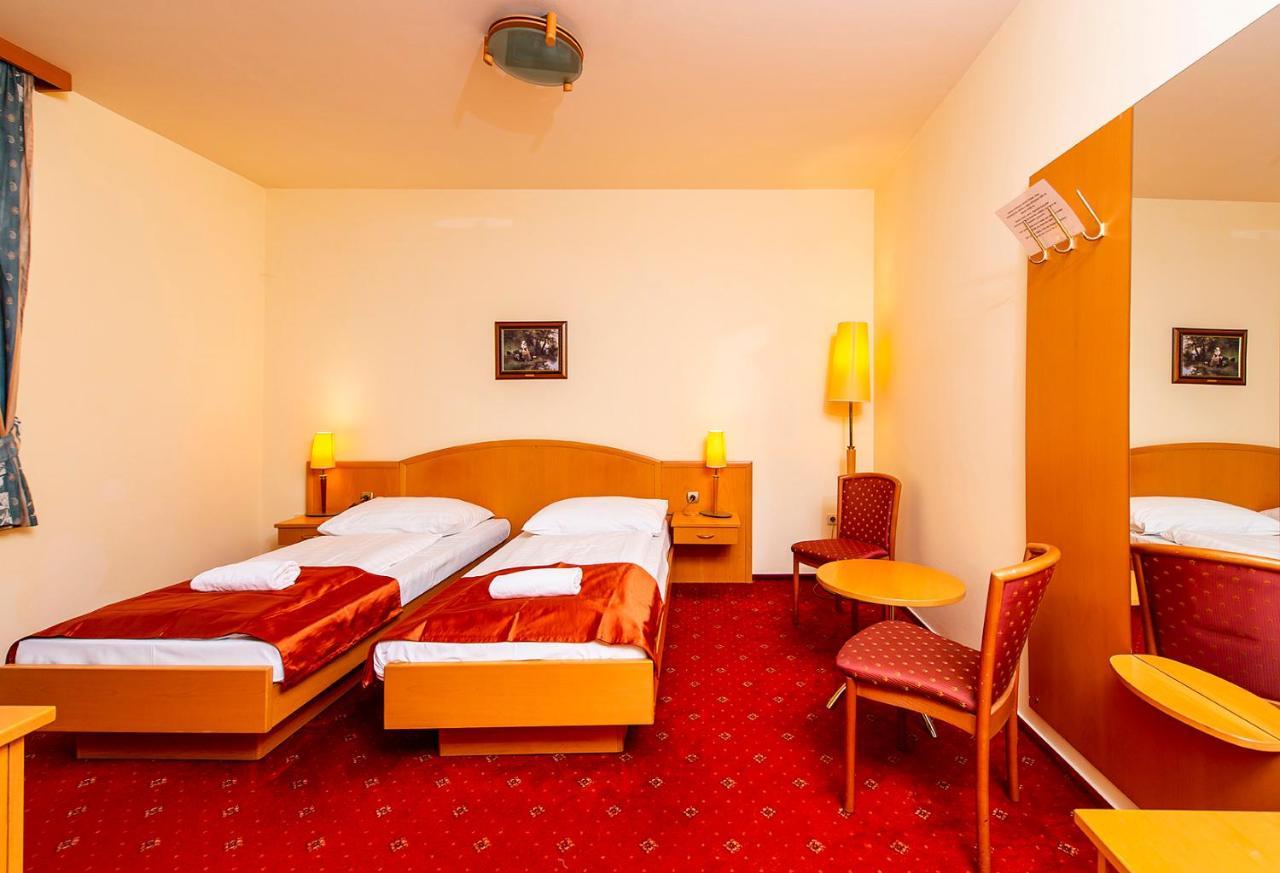 Gastland M0 Hotel & Conference Center Szigetszentmiklós Eksteriør bilde